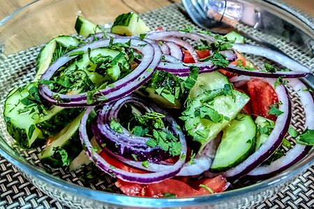 Салат домашний из свежих овощей