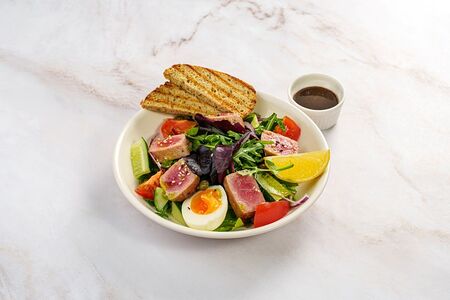 Салат с тунцом