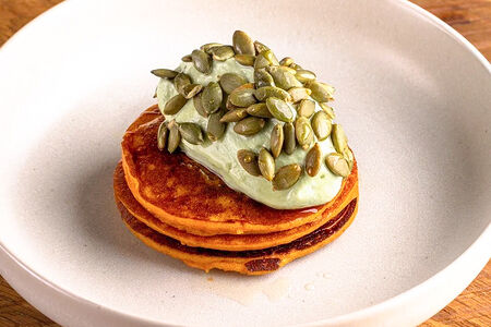 Оладьи из батата с муссом из авокадо