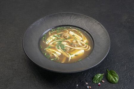 Лапша с куриными фрикадельками и яйцом