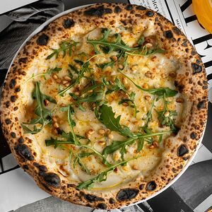 Пицца Груша и горгонзола