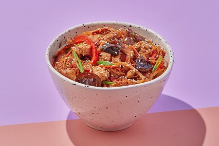 Курица с фунчозой