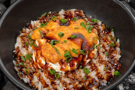 Поке с уни и страчателлой