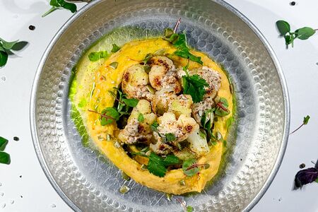 Цветная капуста с хумусом