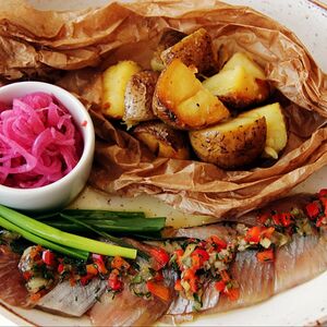 Сельдь с горчичным картофелем