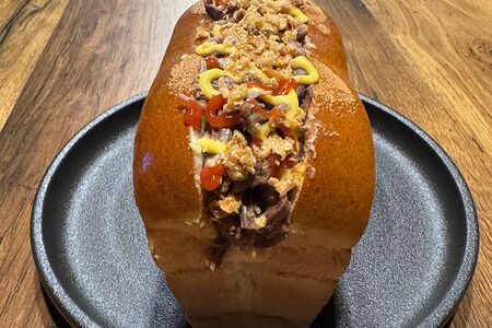 Хот-дог с рваной говядиной