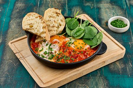 Шакшука с печеным перцем