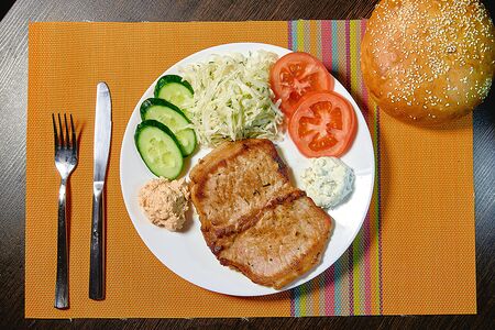 Cвинoй стейк