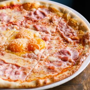 Карбонара с яйцом и пармезаном