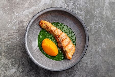 Лосось с морковным пюре