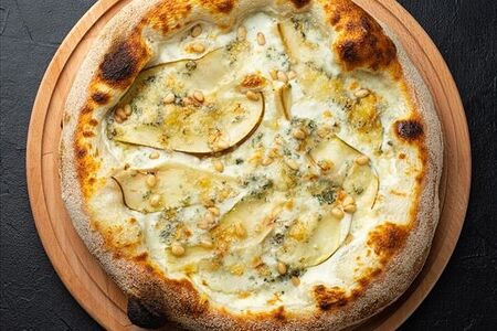 Пицца с грушей и горгонзолой 24см