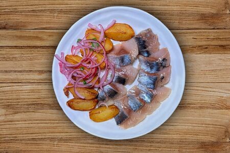 Филе сельди с картофелем и маринованным луком