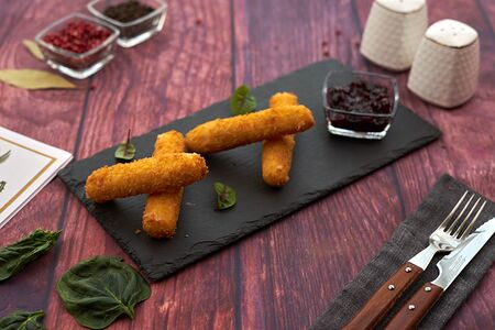 Сырные палочки с ягодным соусом