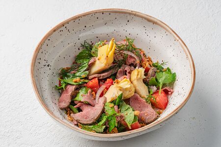 Салат с ростбифом и артишоками