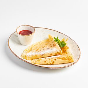 Блины с клубничным соусом