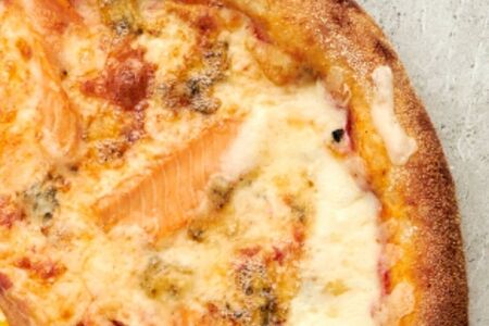 Пицца с форелью