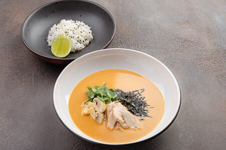 Том ям с курицей