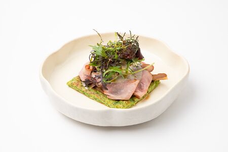 Вафля из цукини с прошутто котто, капонатой и трюфелем, яйцом пашот и микрозеленью