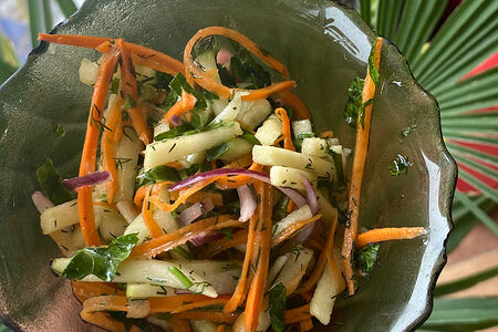 Салат Морковь с огурцом