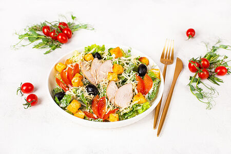 Салат Цезарь с курицей оригинальный