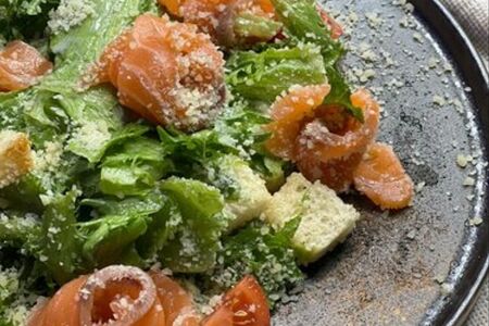 Цезарь с семгой 