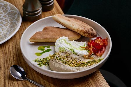 Паштет из куриной печени с мостардой из айвы и вишни