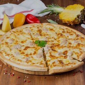 Пицца Ветчина с ананасом и кукурузой