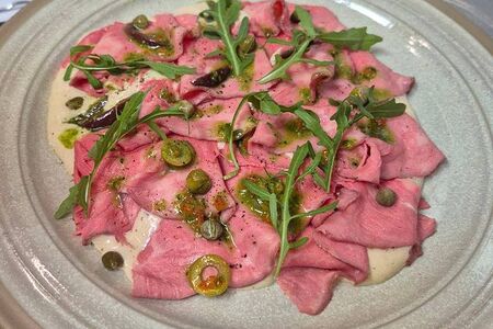 Вителло с эспумой из тоннато