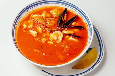 Томатный суп с морепродуктами