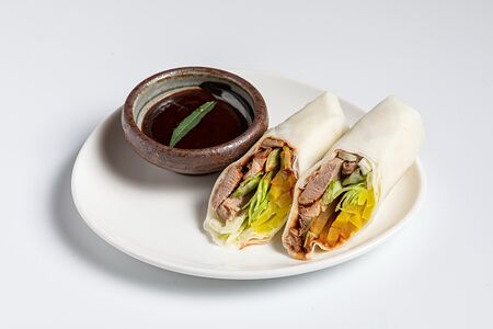 Ролл с уткой по-пекински жареный