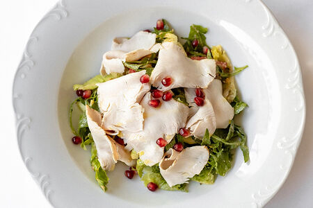 Салат с индейкой и гранатом