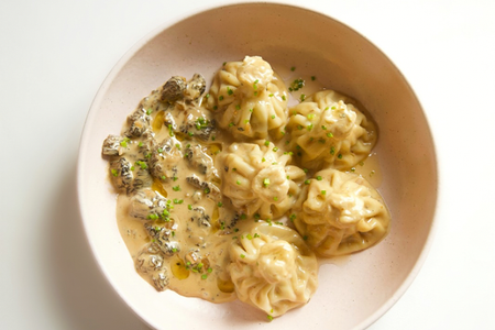 Патара хинкали в сливочном соусе со сморчками