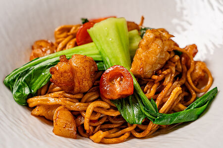 Яичная лапша с морепродуктами