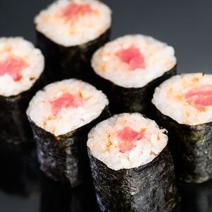 Острый ролл с тунцом