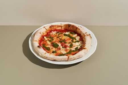 Пицца с куриным филе и песто