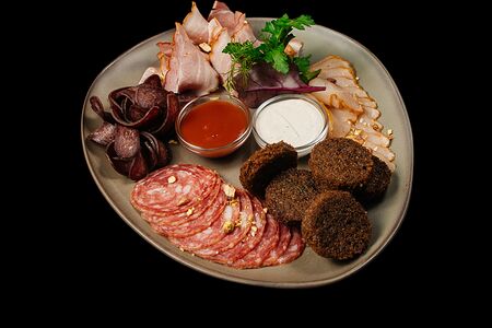 Ассорти мясных деликатесов