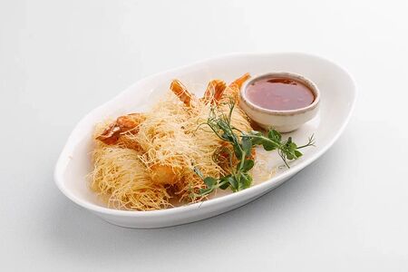 Креветки катаифи с соусом чили 