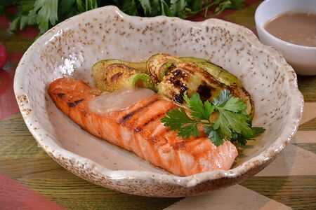 Лосось в сливочном соусе с кабачками 