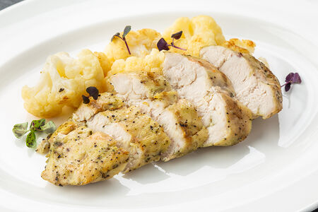 Куриная грудка су-вид с цветной капустой