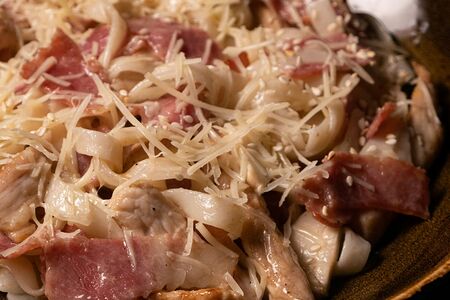 Сливочный Удон с Курицей и Беконом