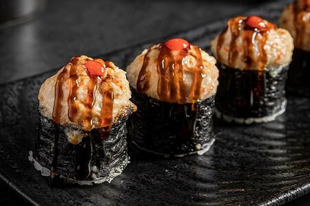 Ролл Запеченный с креветкой в сырном соусе