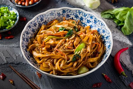 Лапша на воке со свининой