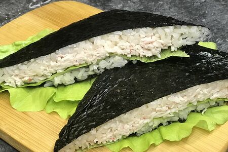 Онигири с сурими