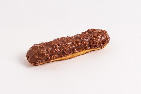 Эклер шоколадно-ореховый