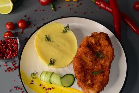 Шницель куриный с картофельным пюре