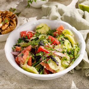 Овощной салат по-грузински с орехами