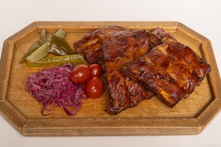 Запечённые свиные рёбра