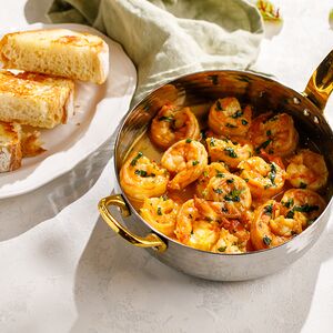 Жареные креветки с чесноком