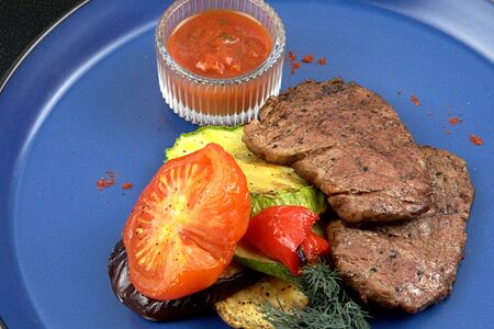 Медальоны из говядины