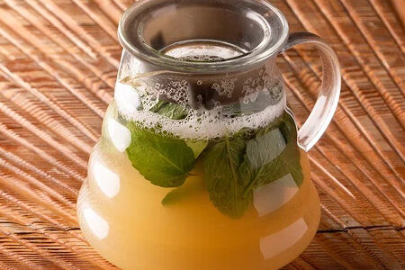 Имбирный чай с мятой и каффрским лаймом